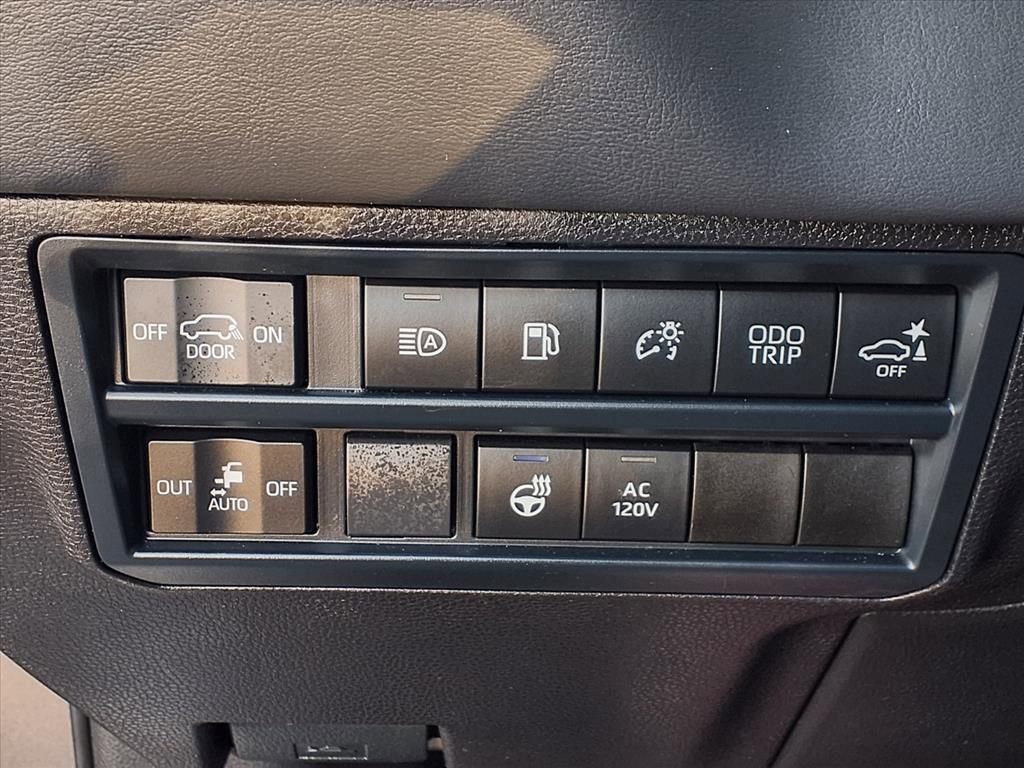 Used 2024 Toyota Sequoia Platinum image 5