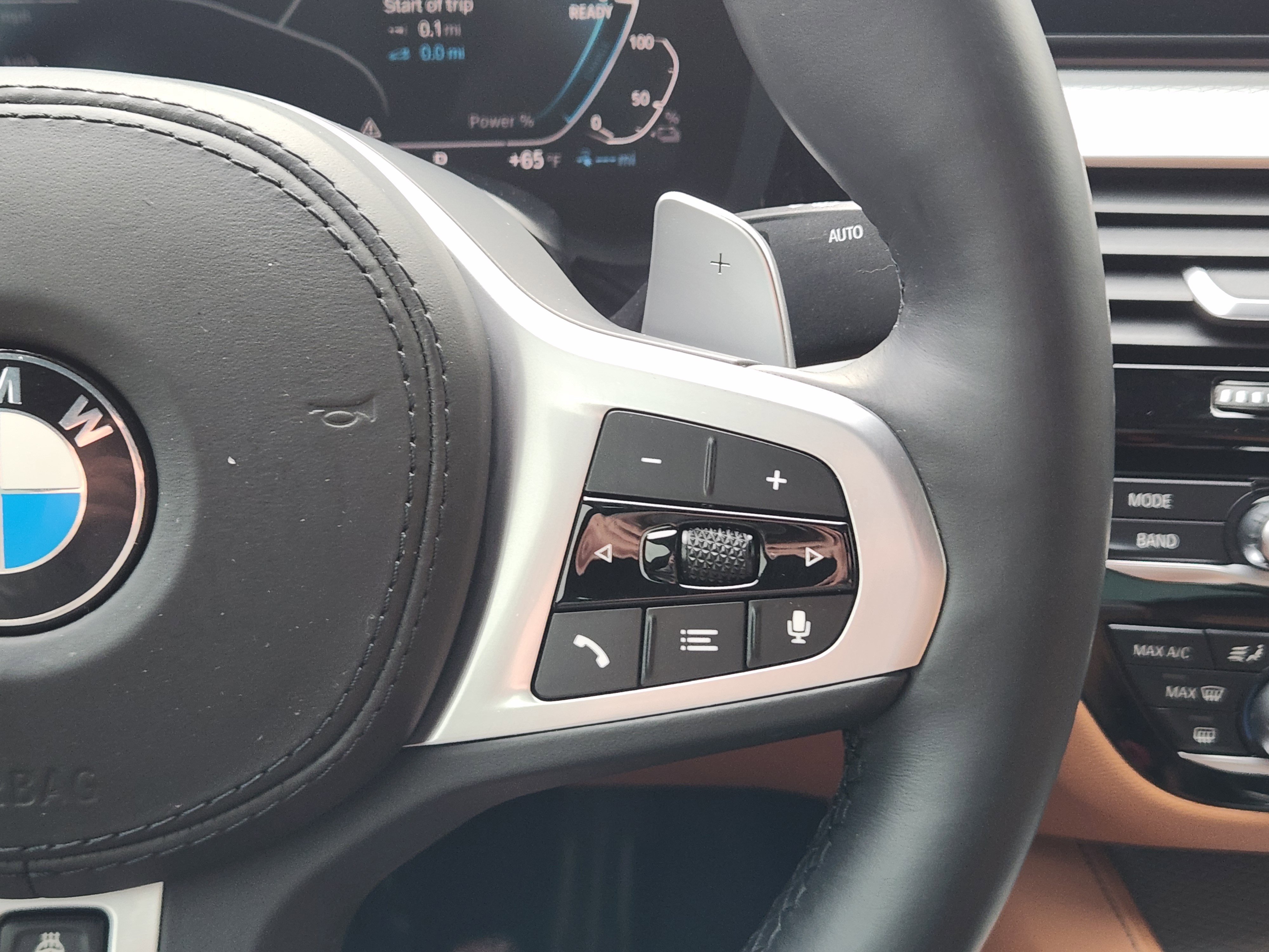 Used 2020 BMW 530e w/ M Sport Package image 32