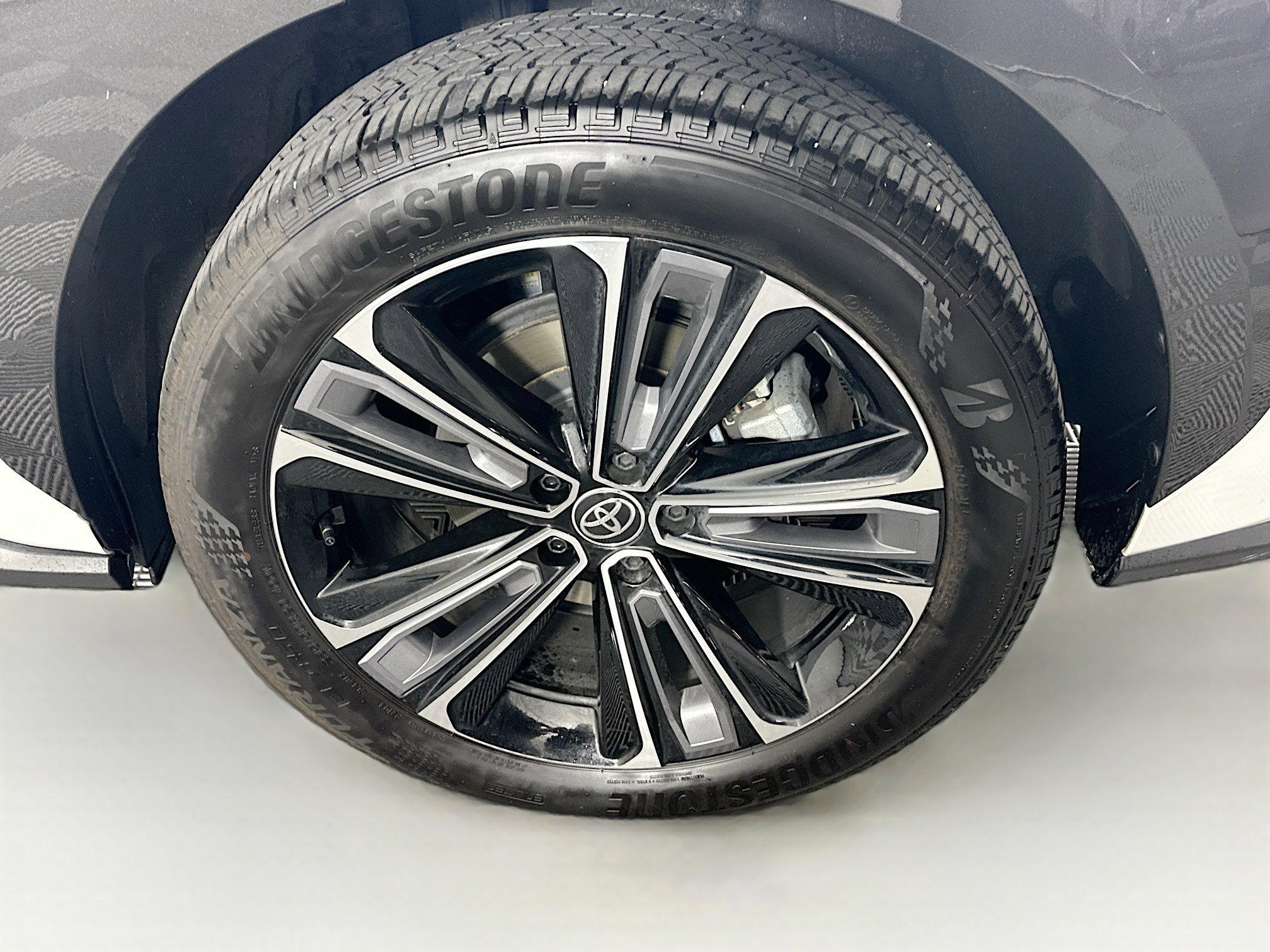 Used 2023 Toyota bZ4X FWD image 10