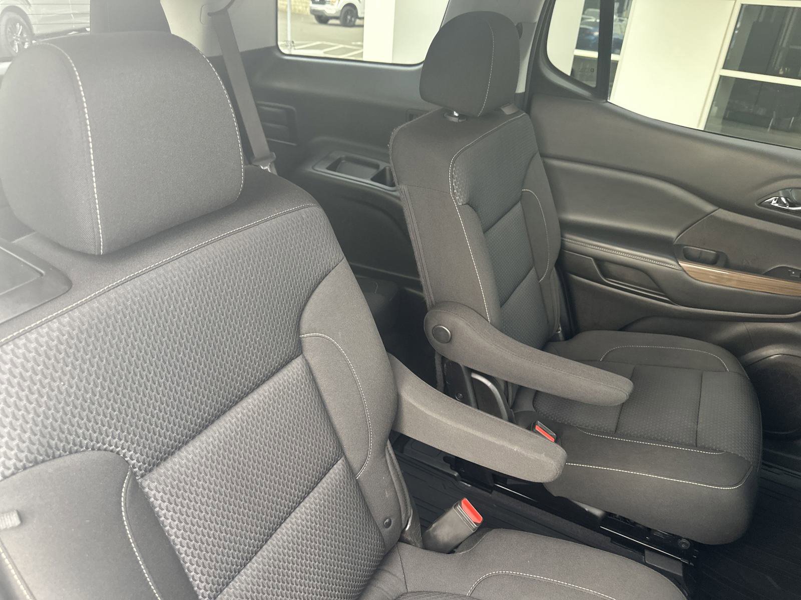 Used 2022 GMC Acadia SLE image 25