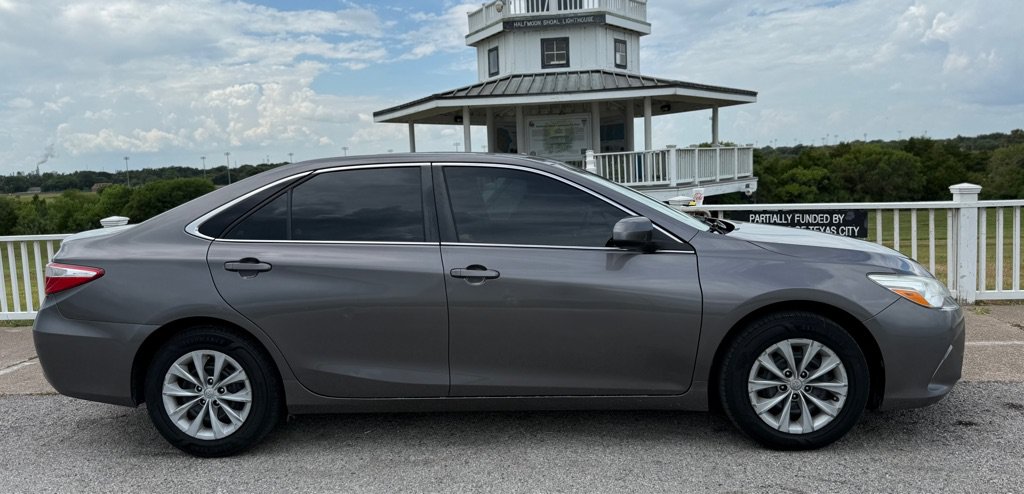 Used 2017 Toyota Camry LE FWD image 4