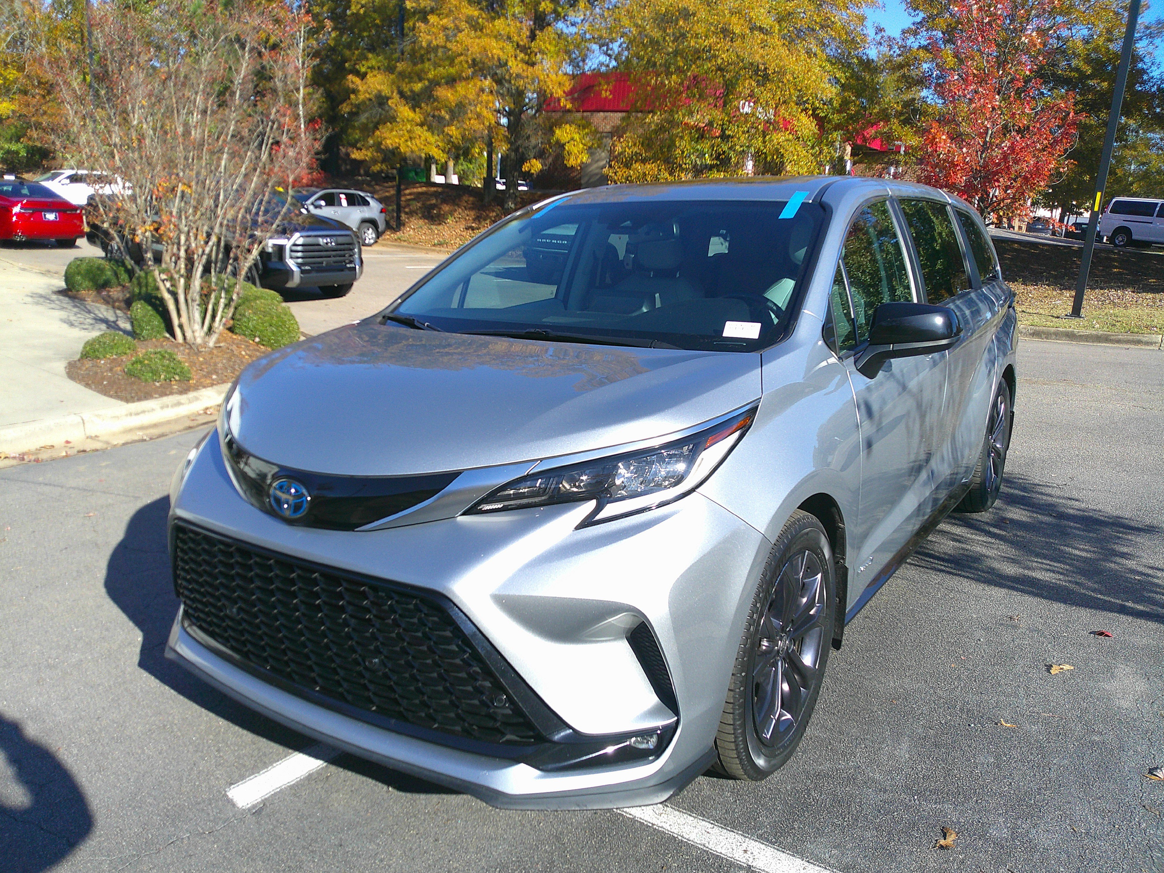Used 2021 Toyota Sienna XSE image 6