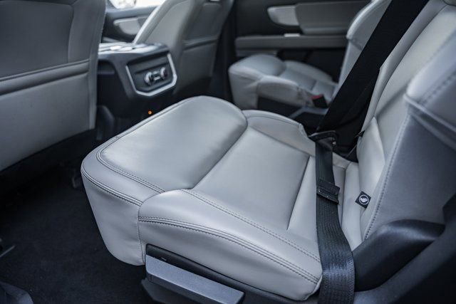 Used 2025 Ford Expedition Active image 49