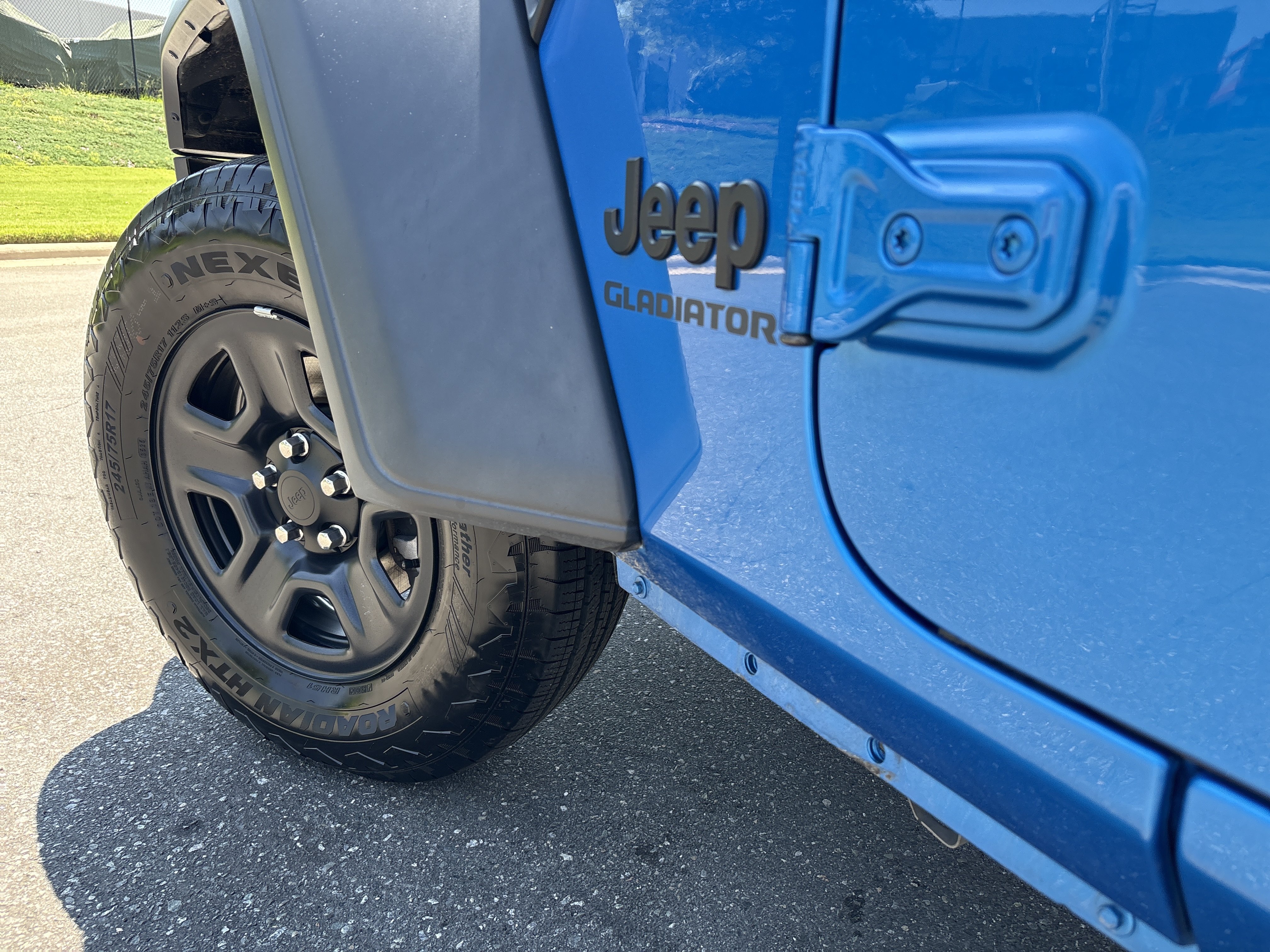 Used 2021 Jeep Gladiator Sport AWD/4WD image 12