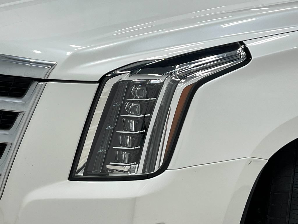 Used 2017 Cadillac Escalade Luxury AWD/4WD image 35