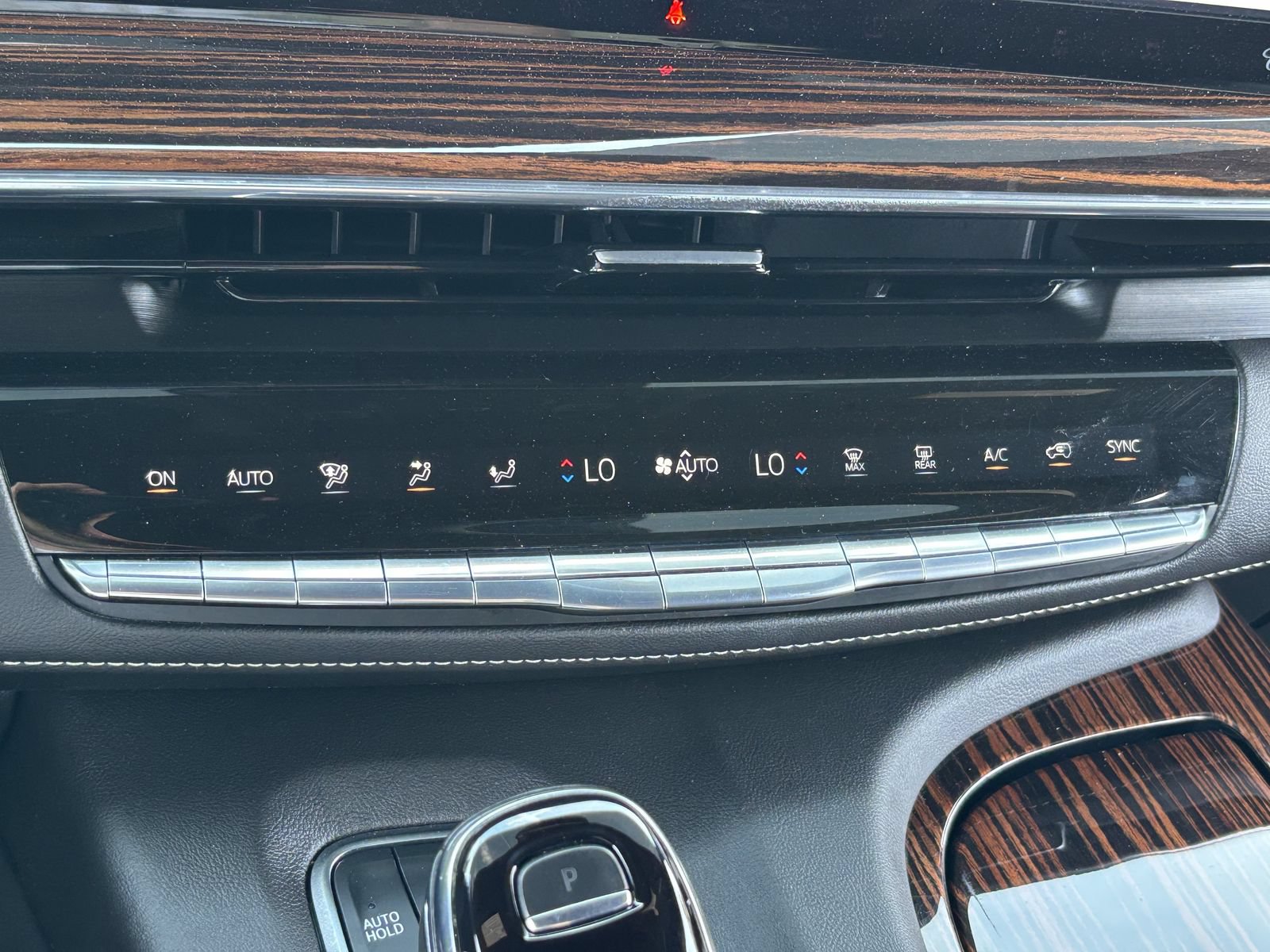 Used 2022 Cadillac Escalade Luxury AWD/4WD image 32