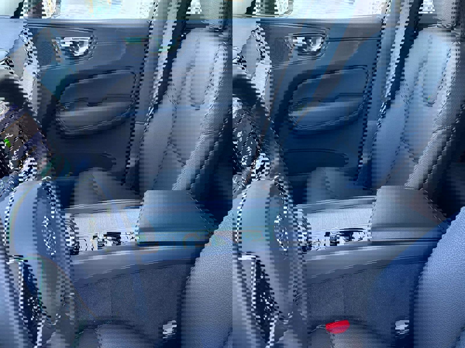 Certified 2025 Volvo XC60 B5 Plus image 20