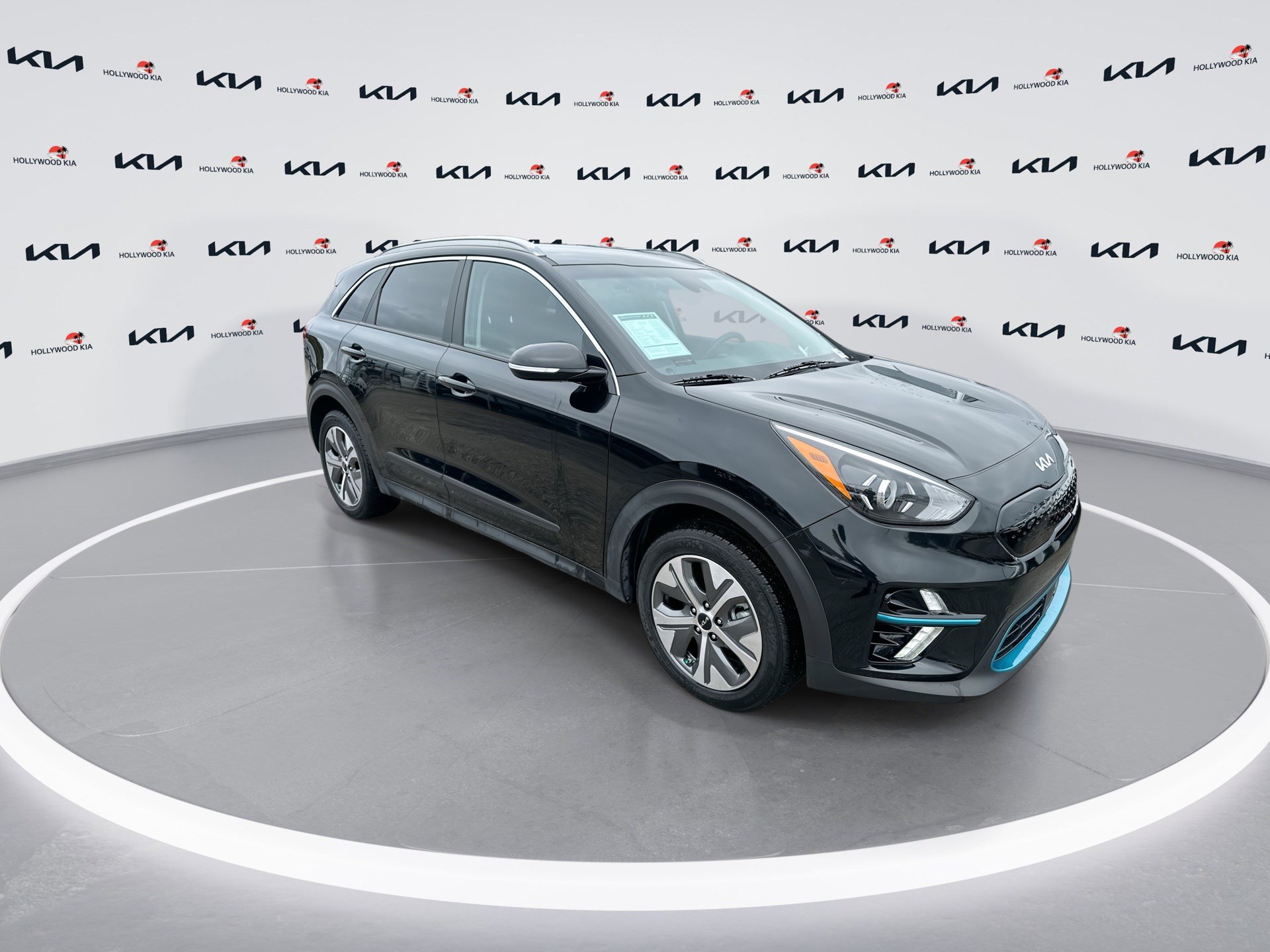Used 2022 Kia Niro EX image 2