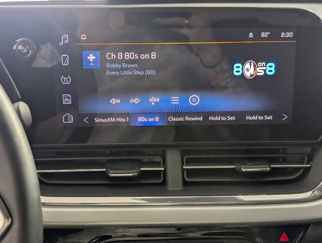 Certified 2025 Chevrolet Trax LT w/ LT Convenience Package FWD image 19