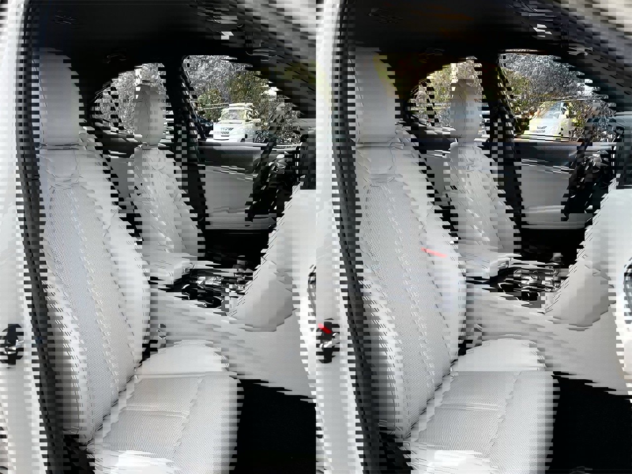 Used 2025 Genesis G70 2.5T image 24