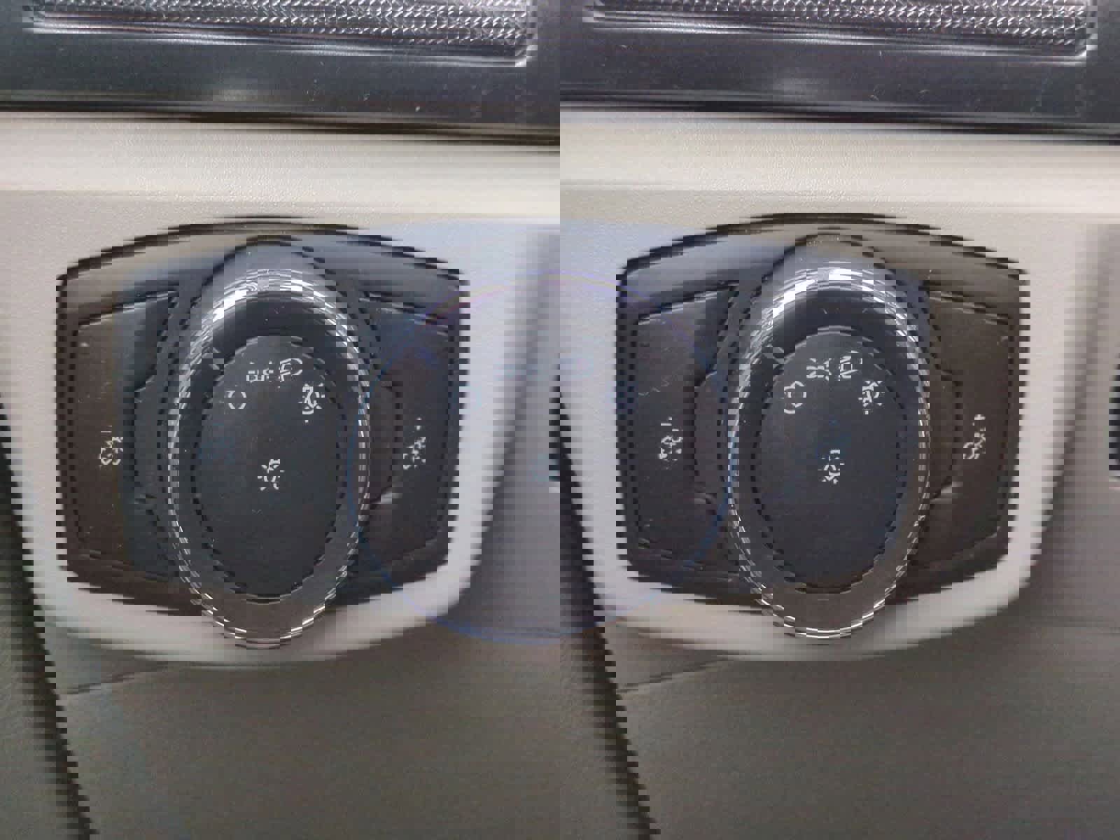 Used 2020 Ford Fusion SE image 28