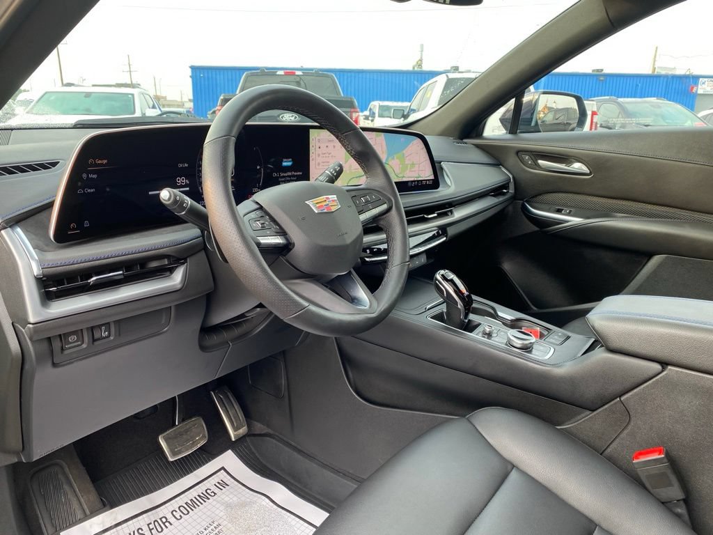 Used 2025 Cadillac XT4 Sport w/ LPO, Floor Liner Package AWD/4WD image 9