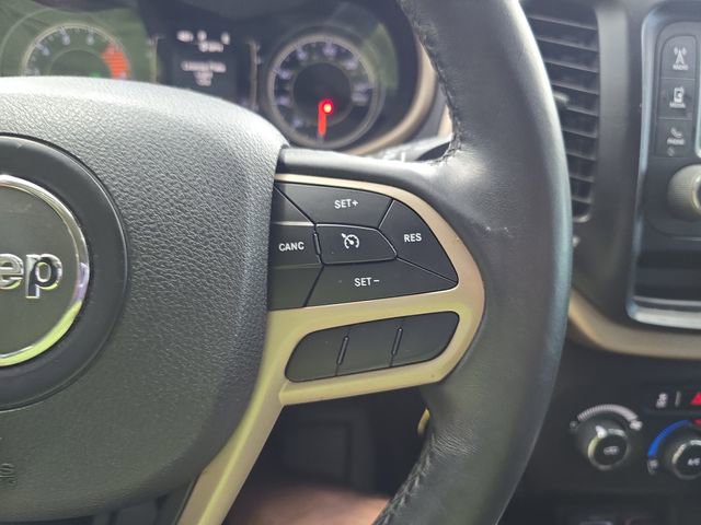 Used 2018 Jeep Cherokee Latitude w/ Altitude Package image 17