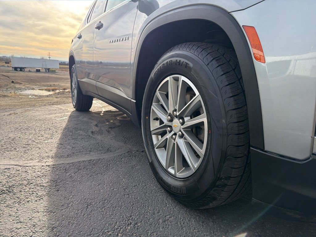 Used 2023 Chevrolet Traverse LT image 5