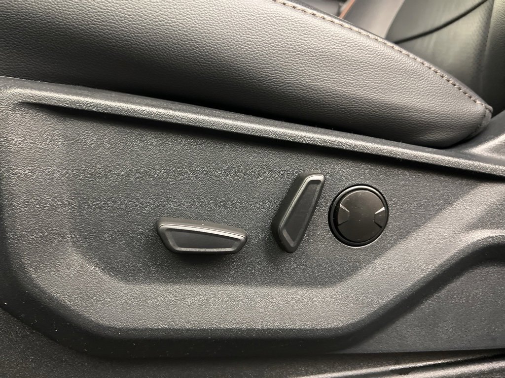 New 2026 Ford F350 Lariat w/ Black Appearance Package image 31