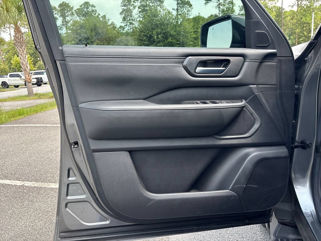 Used 2025 Nissan Armada SV RWD image 4