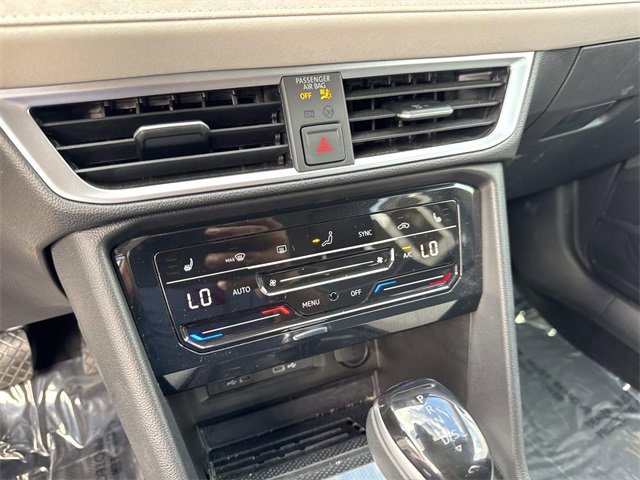 Certified 2025 Volkswagen Taos SE image 22