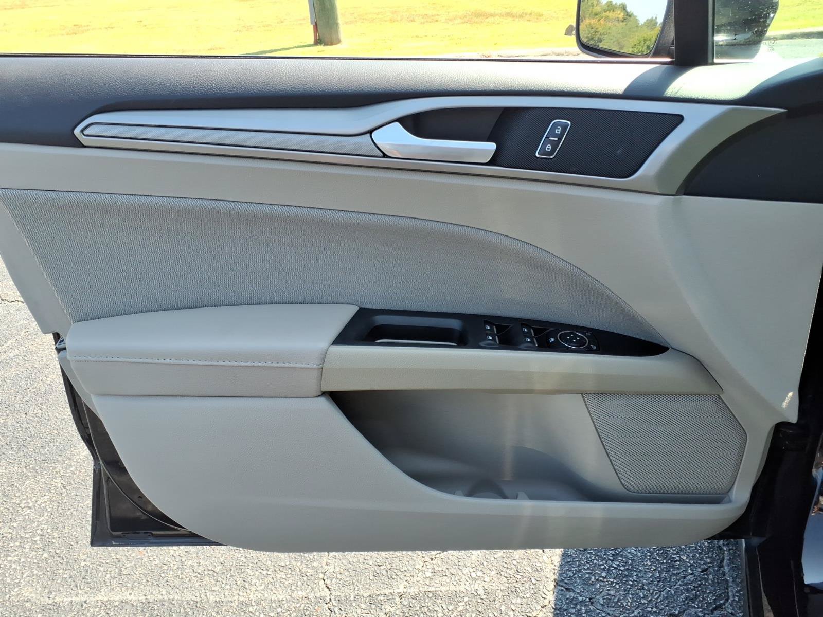 Certified 2020 Ford Fusion SE FWD image 17