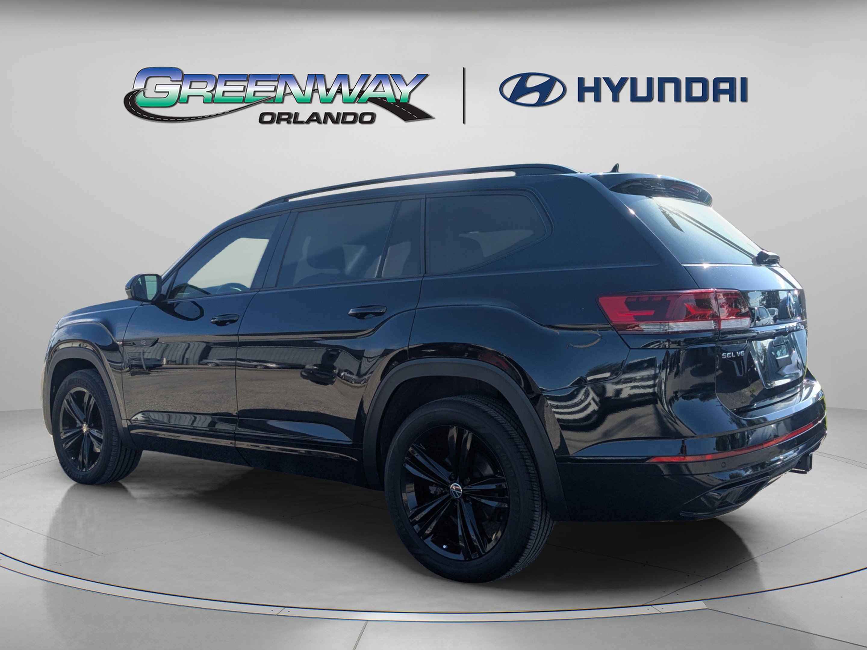 Used 2023 Volkswagen Atlas SEL R-Line AWD/4WD image 6