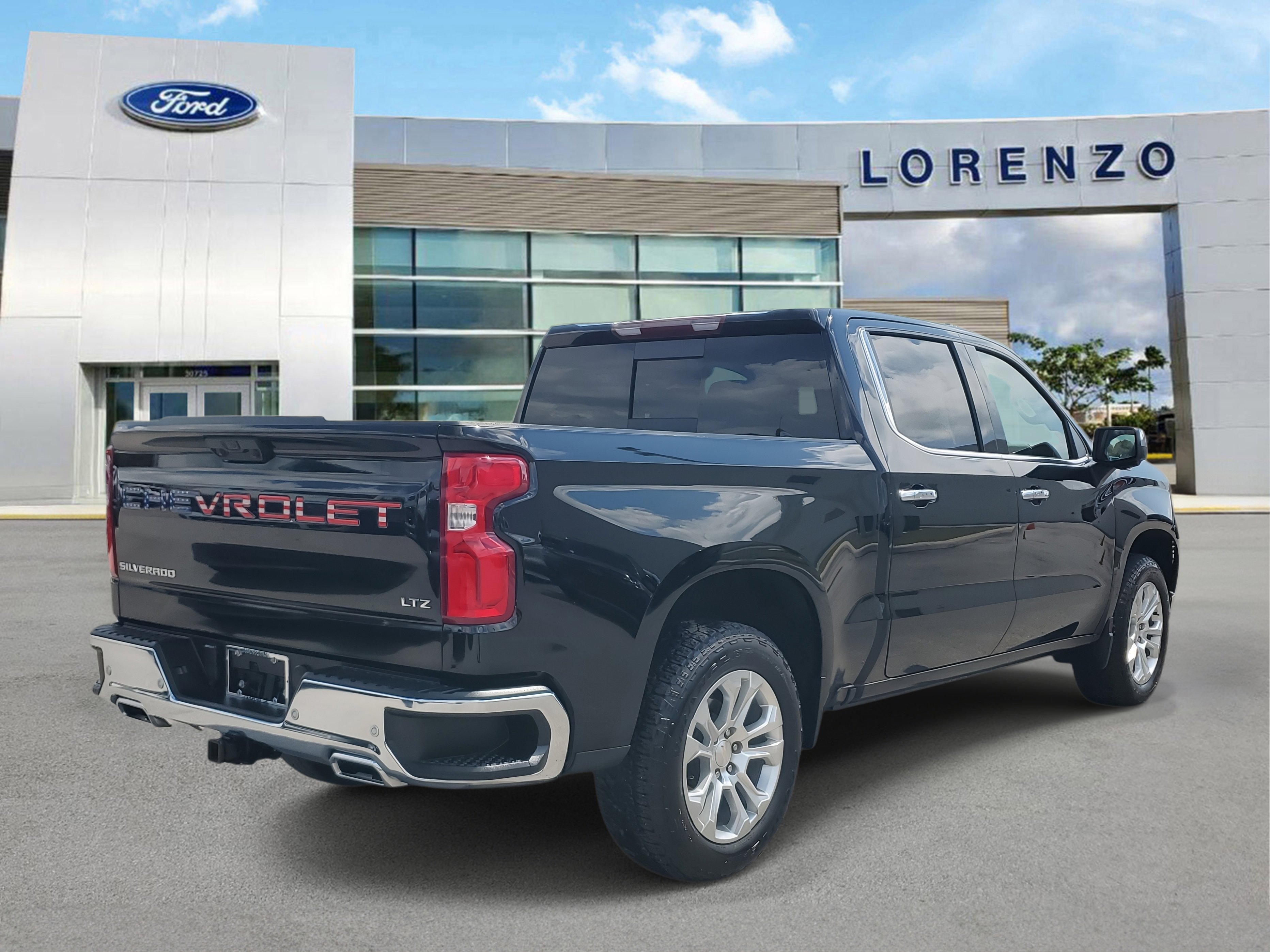 Used 2024 Chevrolet Silverado 1500 LTZ image 5