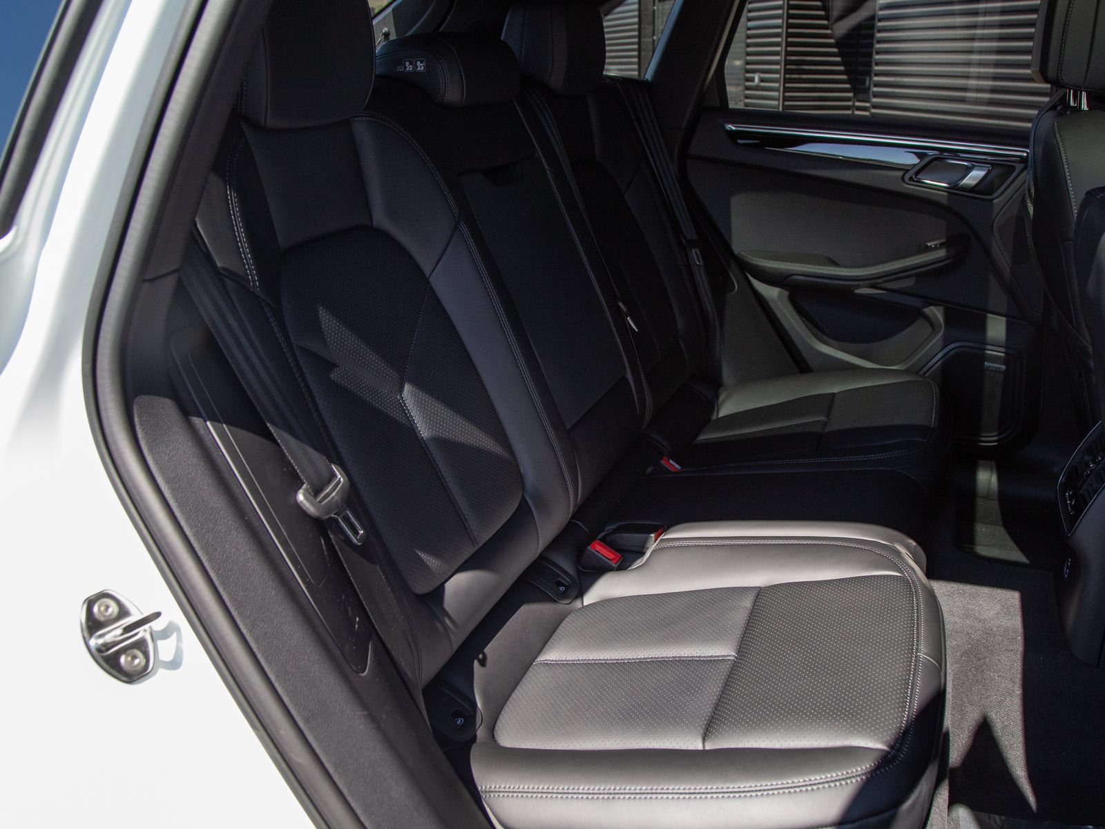 New 2026 Porsche Macan AWD/4WD image 25
