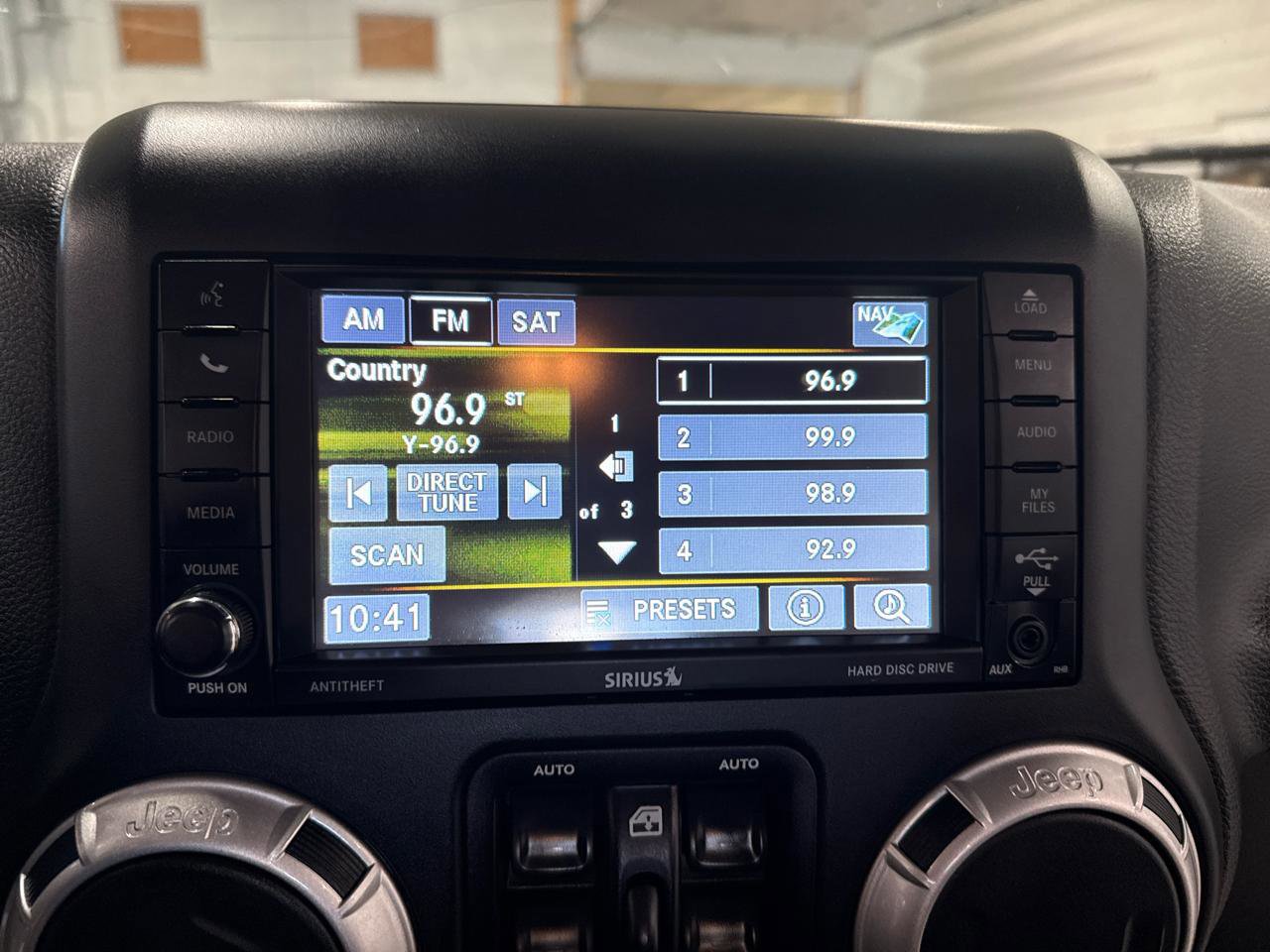 Used 2017 Jeep Wrangler Unlimited Rubicon image 14