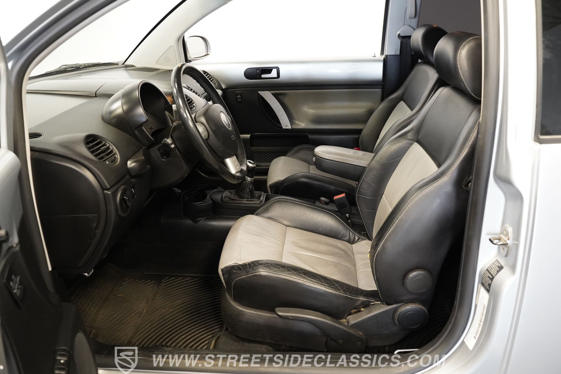 Used 2003 Volkswagen Beetle S FWD image 3