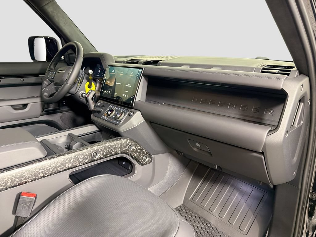 New 2026 Land Rover Defender 110 OCTA AWD/4WD image 32