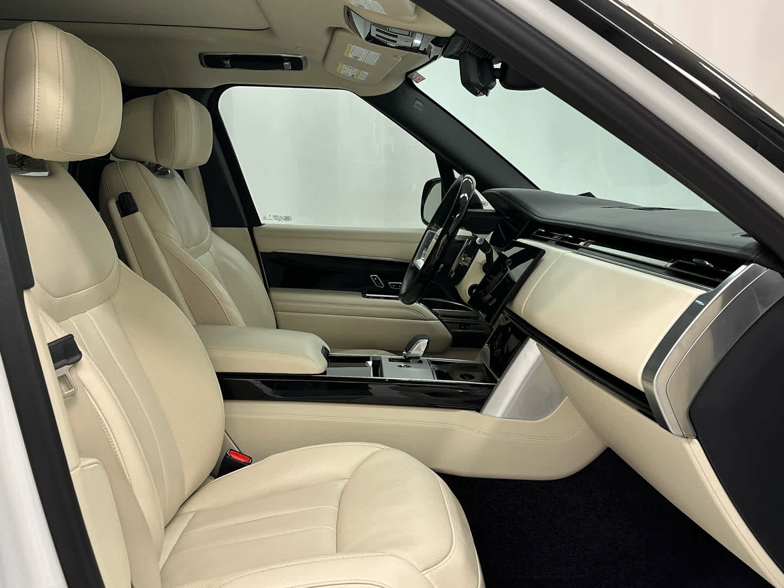 Used 2024 Land Rover Range Rover Long Wheelbase Autobiography AWD/4WD image 17