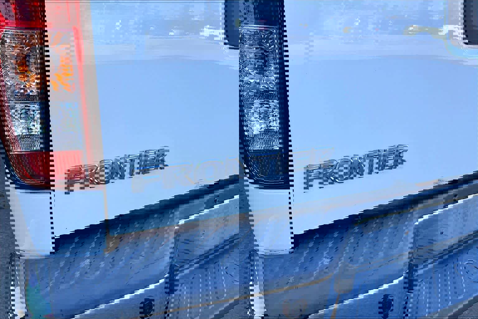 Used 2014 Nissan Frontier SL image 29