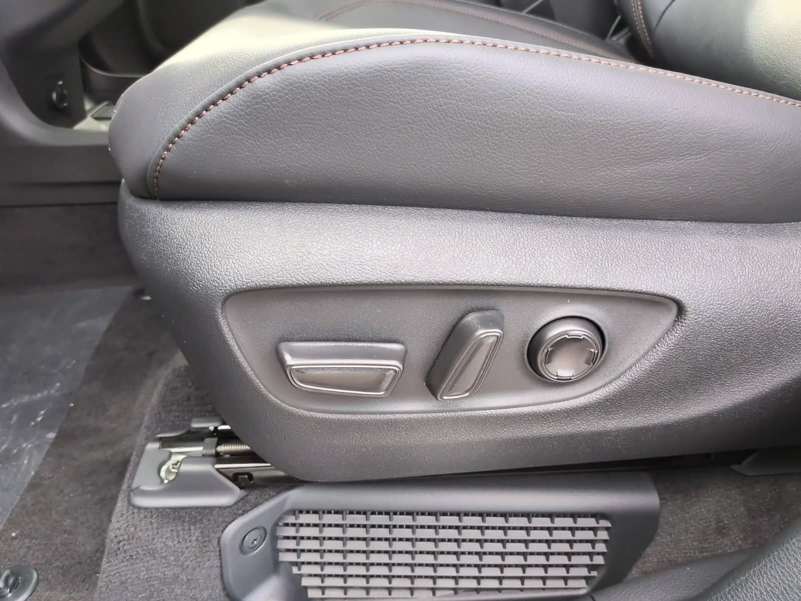 New 2026 Toyota Sienna Platinum AWD/4WD image 15