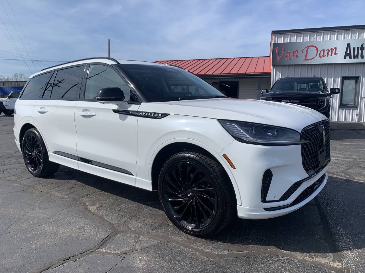 Used 2025 Lincoln Aviator Reserve w/ Luxury Package AWD/4WD image 3