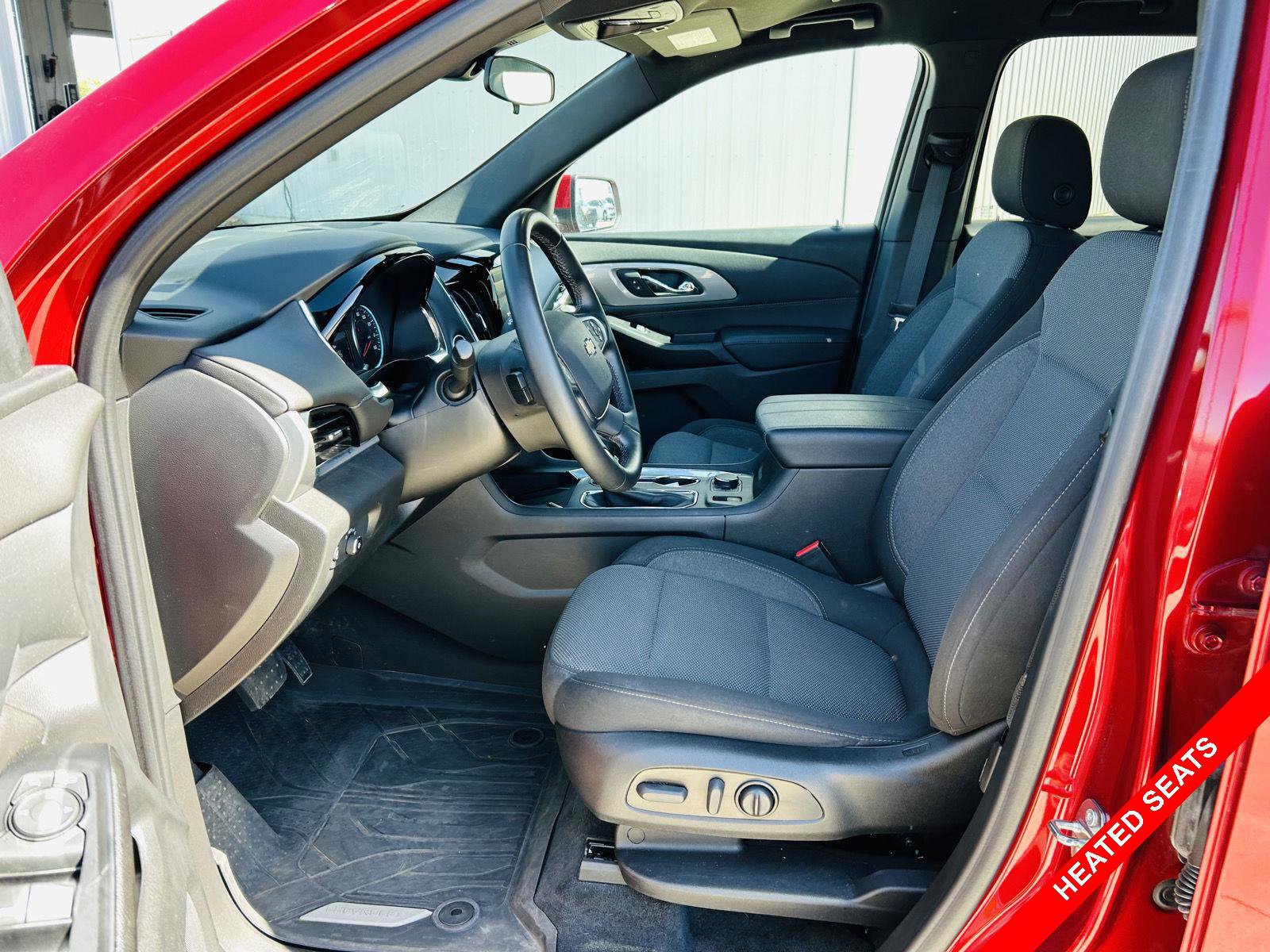 Used 2023 Chevrolet Traverse LT FWD image 3