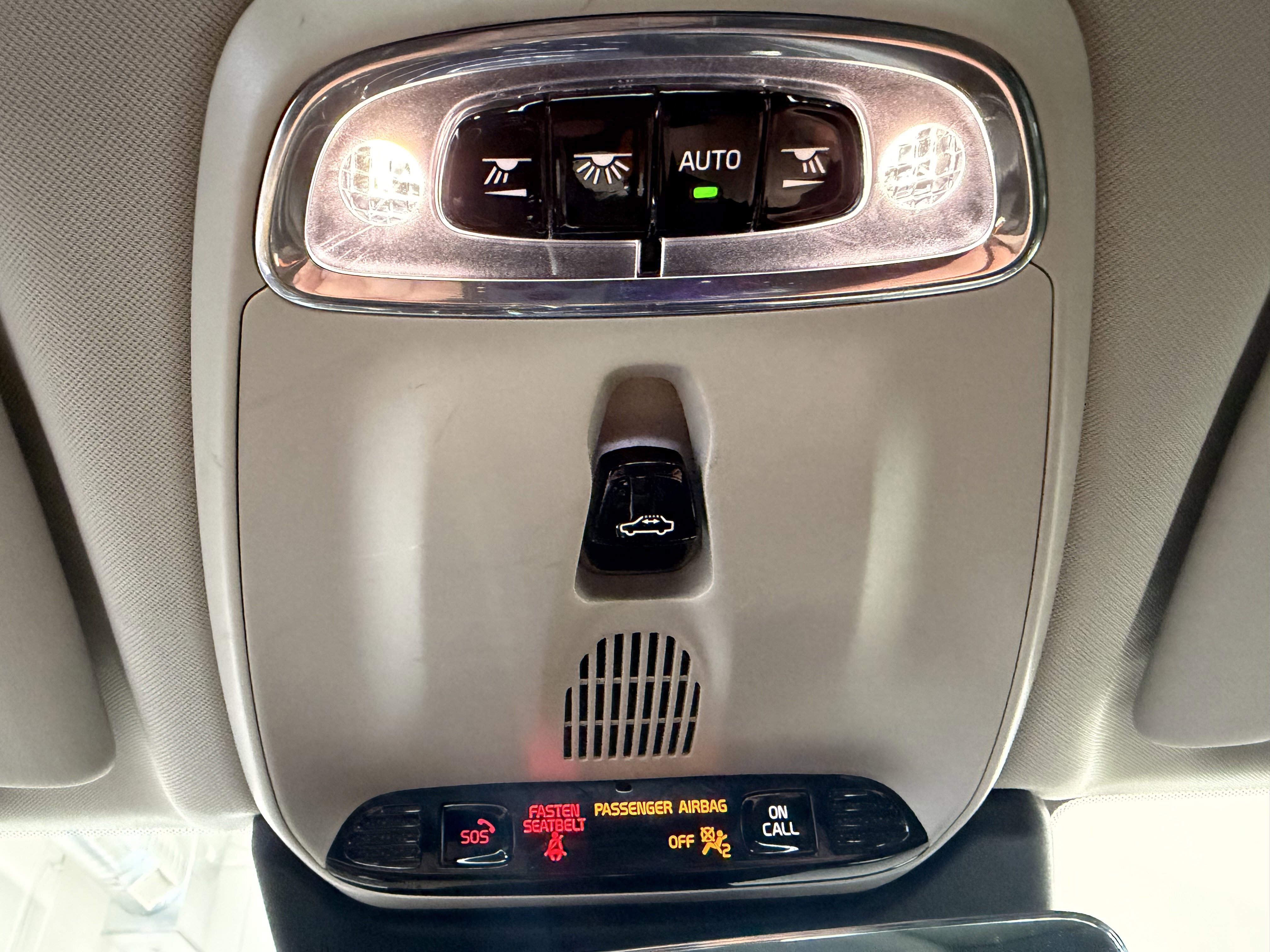 Used 2019 Volvo XC60 T5 Momentum w/ Multimedia Package image 14