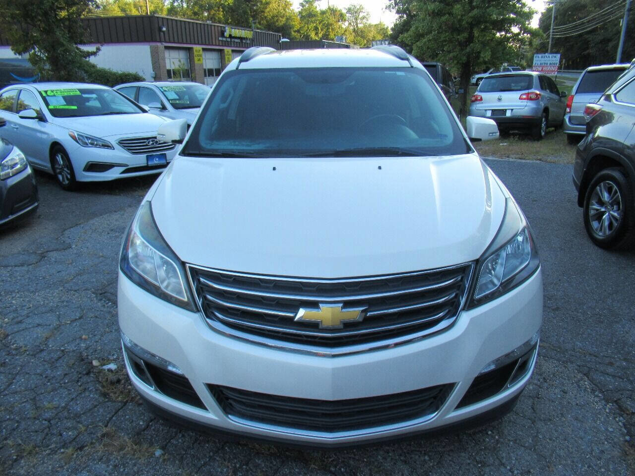 Used 2015 Chevrolet Traverse LT image 2
