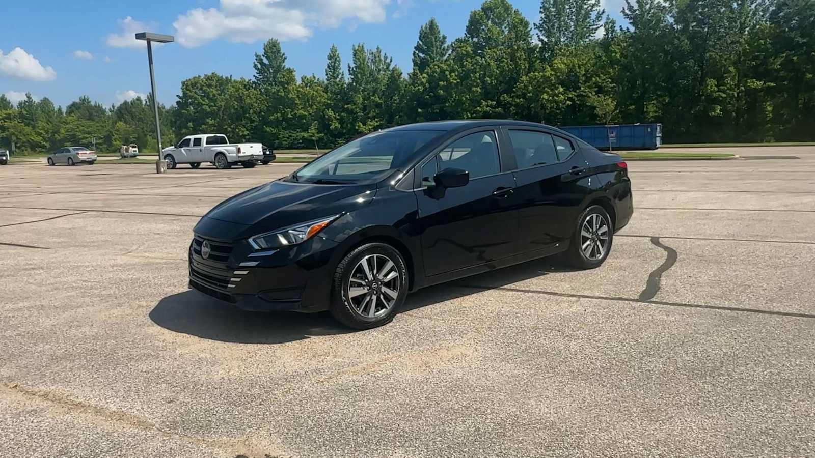 Used 2024 Nissan Versa SV FWD image 4