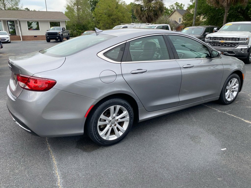 Used 2017 Chrysler 200 Limited Platinum FWD image 6