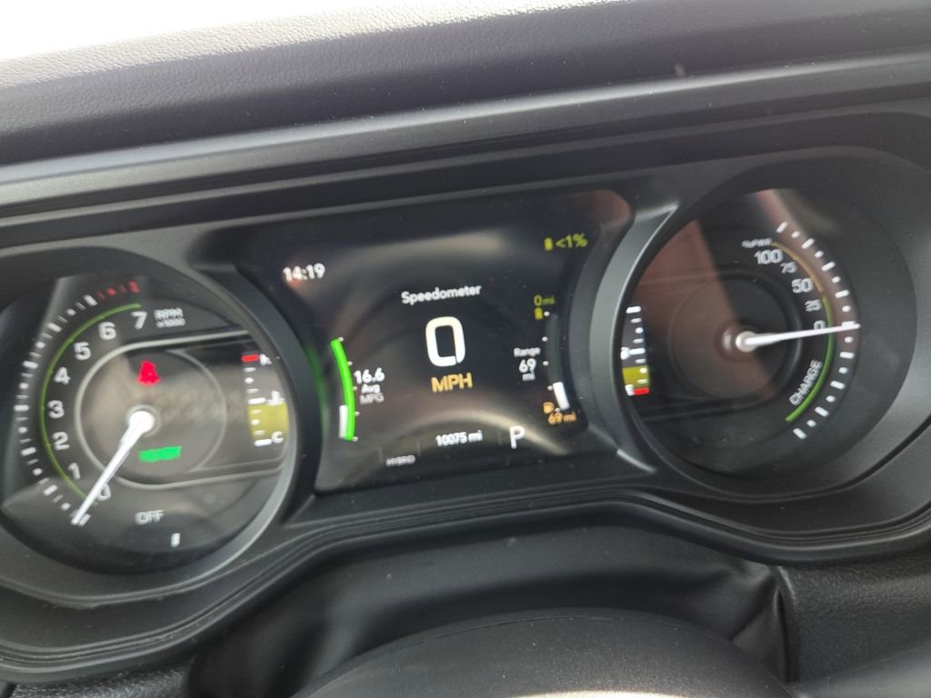 Used 2025 Jeep Wrangler Unlimited Rubicon 4xe image 26