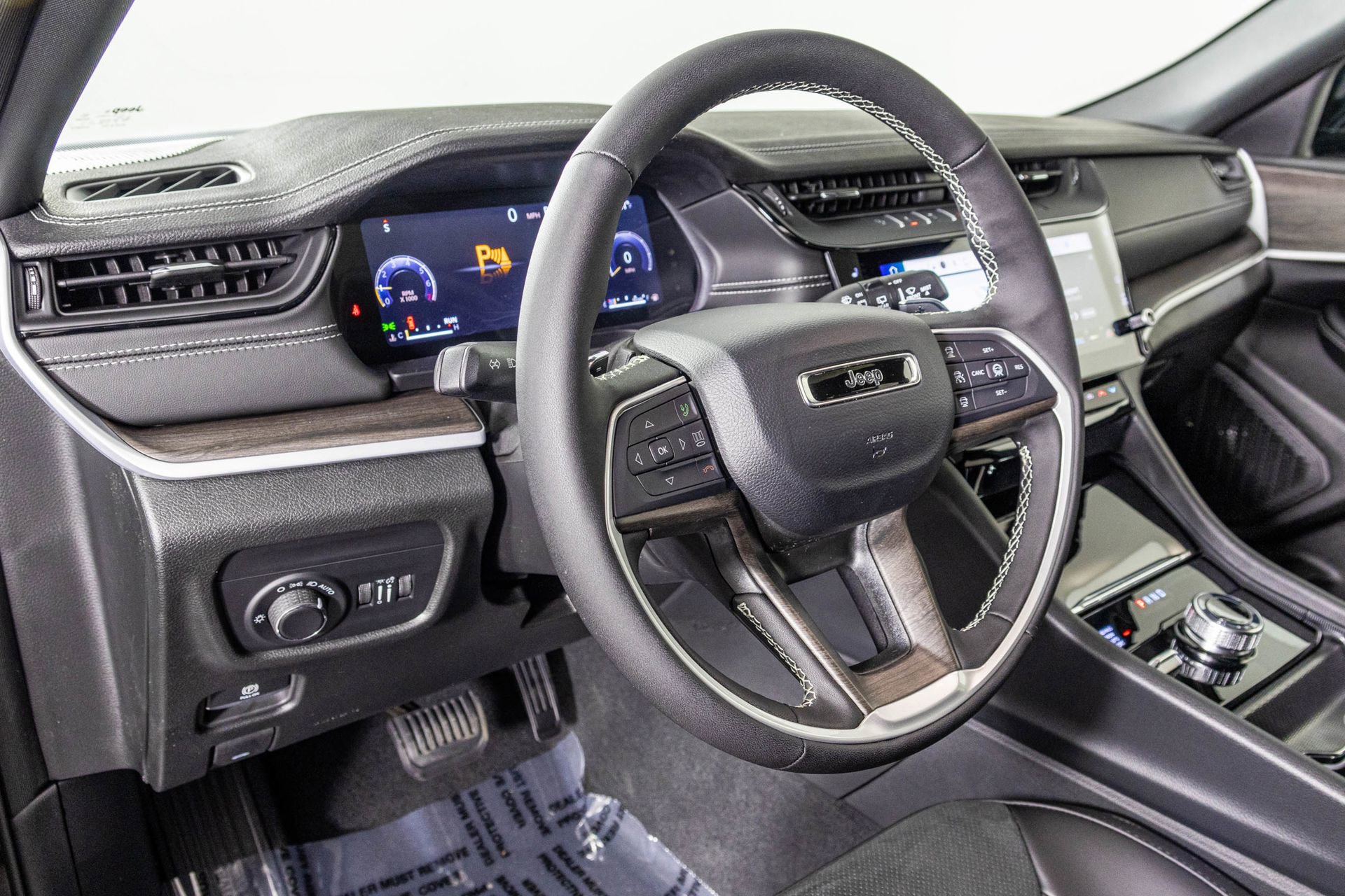 New 2026 Jeep Grand Cherokee Altitude AWD/4WD image 3
