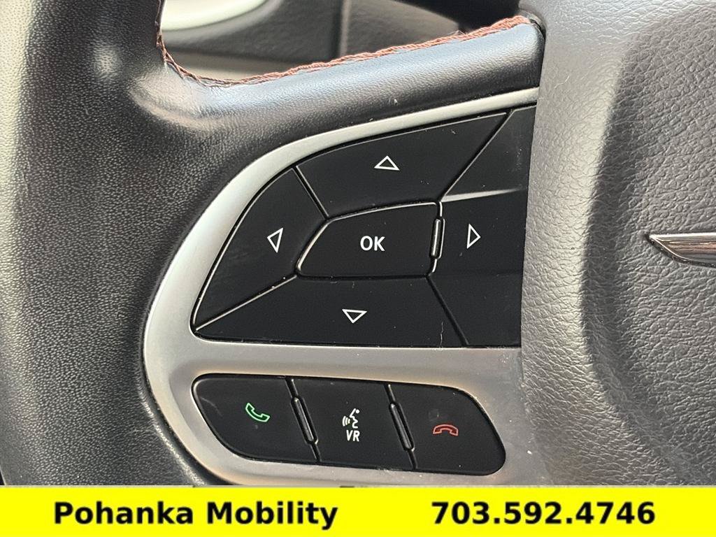 Used 2018 Chrysler Pacifica Touring-L FWD image 16