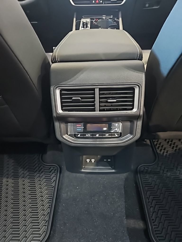 New 2026 Volkswagen Atlas SEL Premium R-Line AWD/4WD image 18