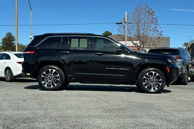 Used 2022 Jeep Grand Cherokee Overland w/ Advanced Protech Group III image 3