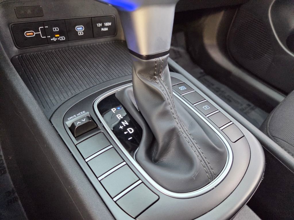 Used 2025 Hyundai Kona SE image 26