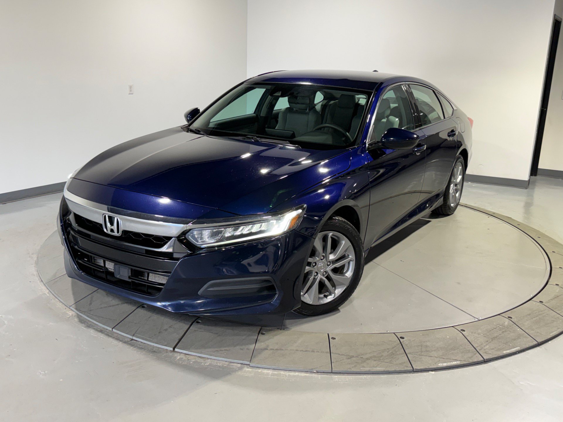 Used 2018 Honda Accord LX image 2