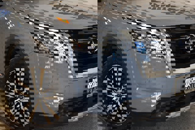 Used 2024 Nissan Pathfinder Platinum w/ Cargo Package image 15