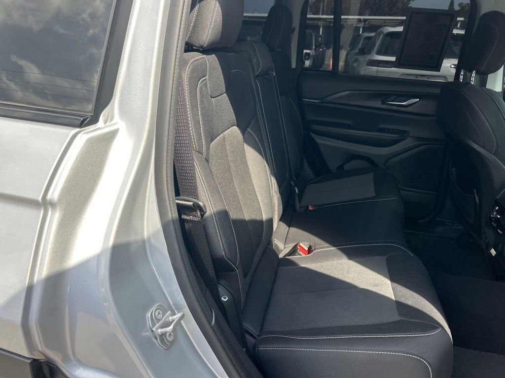 Used 2023 Jeep Grand Cherokee Laredo w/ Luxury Tech Group I image 27