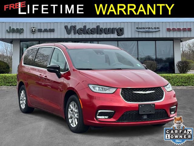 Used 2025 Chrysler Pacifica Select image 1