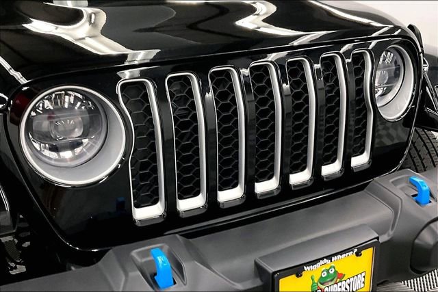 Used 2023 Jeep Wrangler Unlimited Sahara w/ Cold Weather Group image 31