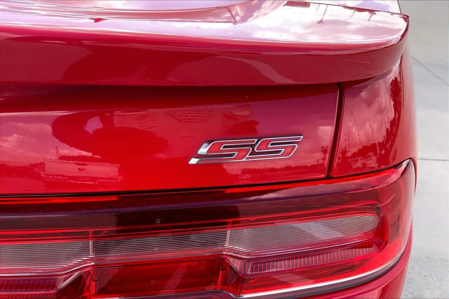 Used 2015 Chevrolet Camaro SS w/ RS Package RWD image 9