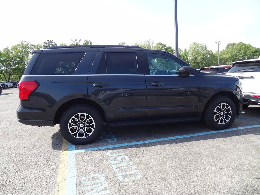 Used 2024 Ford Expedition XLT image 3